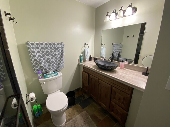 Building Photo - 1550 Oakfield Dr