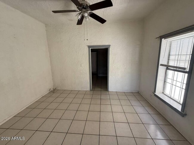 Building Photo - 834 5th St