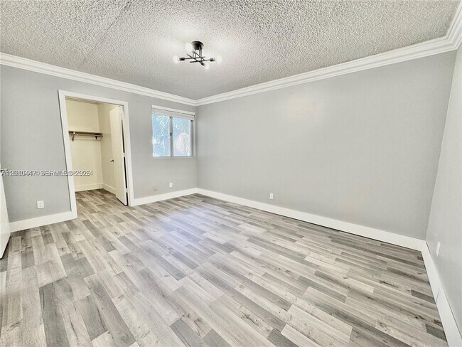 Building Photo - 9907 Westwood Dr