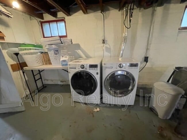 Building Photo - 1475 Albert St N