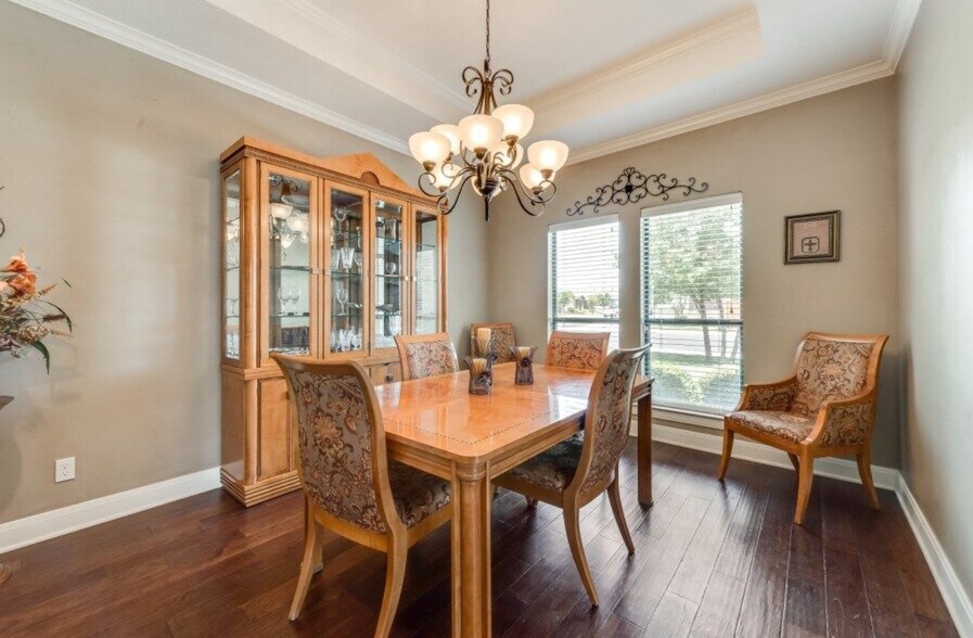 Building Photo - 5505 San Clemente Dr