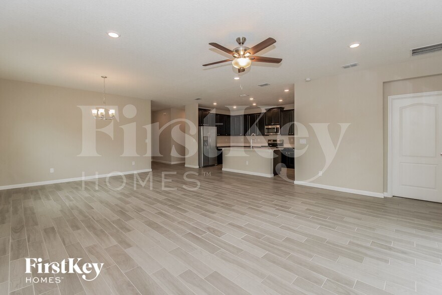 Building Photo - 9777 Cilantro Dr