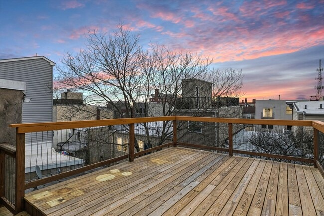 Building Photo - 1228 Catharine St