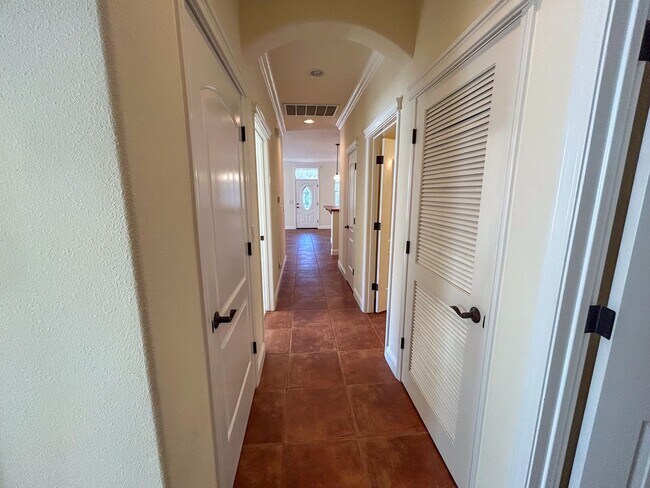 Building Photo - MOVE IN SPECIAL $500 OFF FIRST MONTHS RENT. 3 Bedroom Home for Rent in Orland CA | Pet Friendly, ...