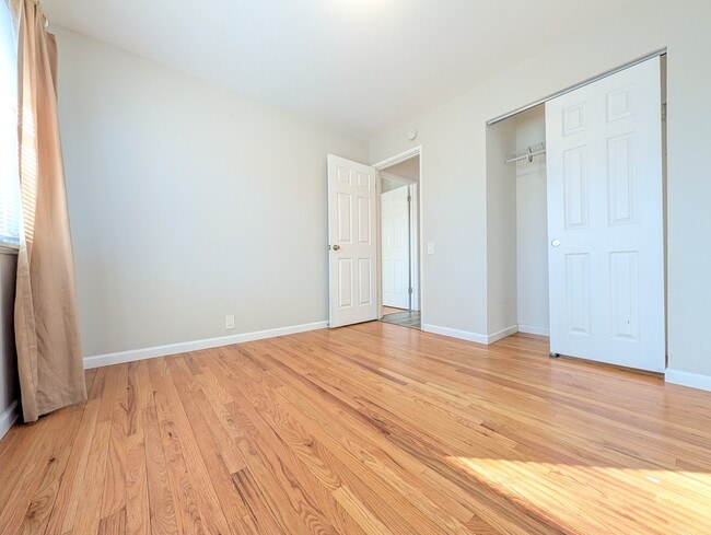 Building Photo - 3670 Tremont Dr