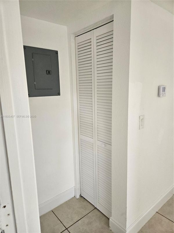 Building Photo - 4479 Oak Terrace Dr