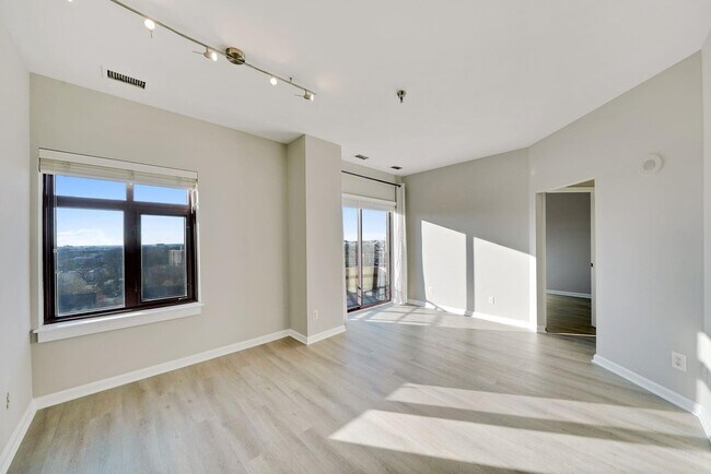 Building Photo - 2400 Clarendon Blvd