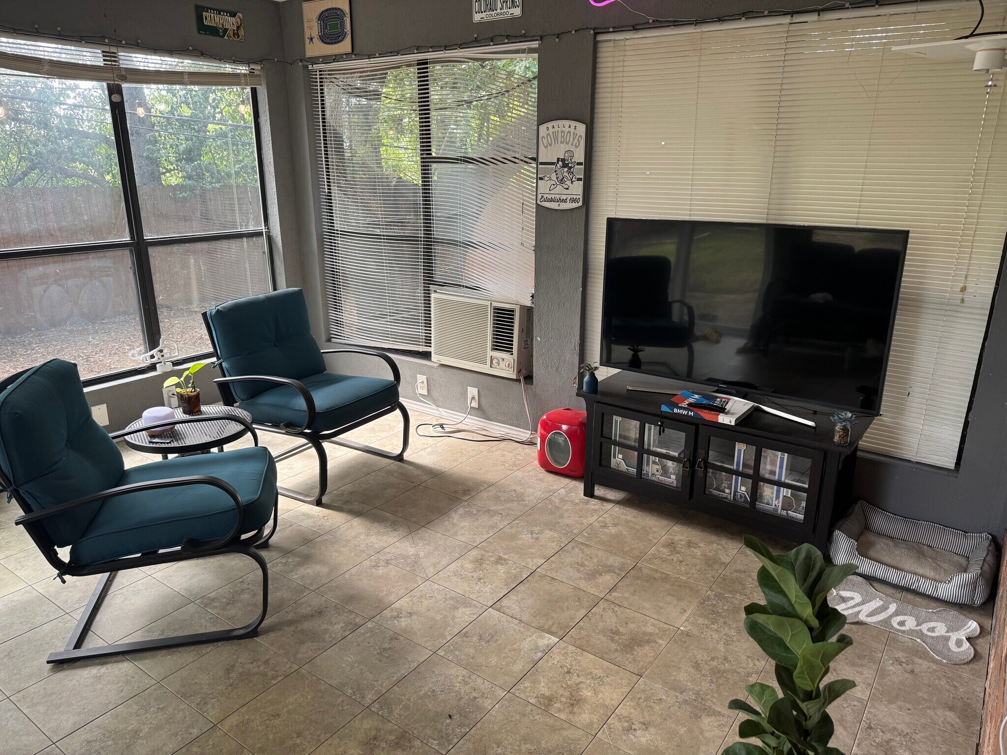 Temperature controlled sun room - 3920 Sanguinet St
