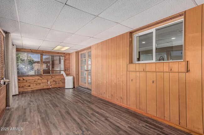 Building Photo - 9048 E Grandview St