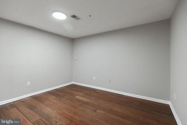 Building Photo - 1043 Downing Ct