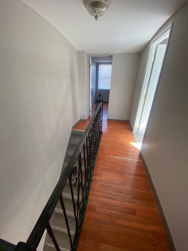 Building Photo - 2 Bedroom and 1 Bathroom House in South Ph...