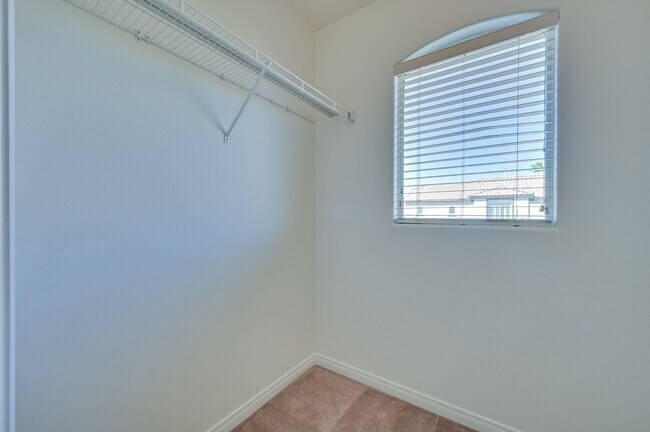 Building Photo - SW!! Southern Highlands!!! 4 Bedrooms!!!  ...