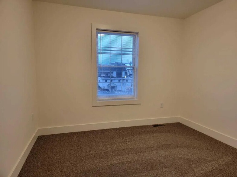 Building Photo - 16 Burk Ct