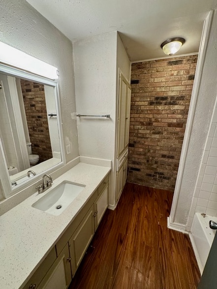 Building Photo - 280 S Hill Ave