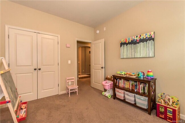 Building Photo - 9625 Gunnison Dr