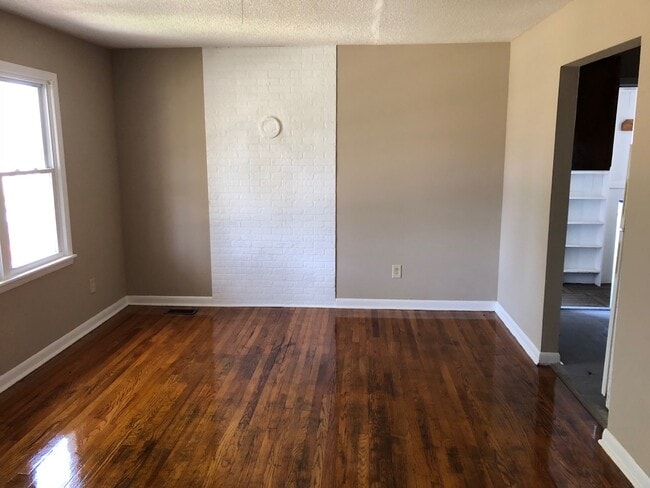 Building Photo - 1003 Henry St