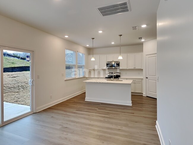 Building Photo - 213 Argea Dr