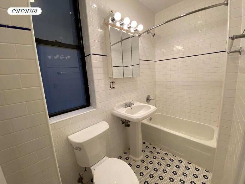 Building Photo - 11 1/2 W 84th St
