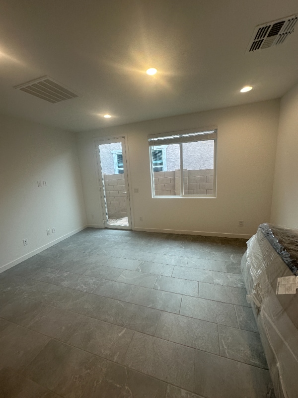 Building Photo - 9835 W Cheery Lynn Rd