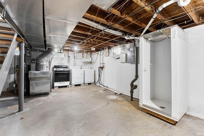 Building Photo - 470 Charlotte Ave