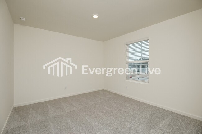 Building Photo - 236 Long Dr