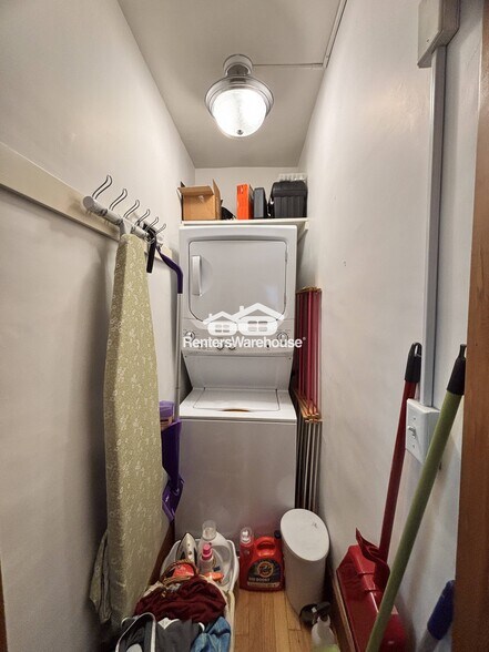 Building Photo - 10 34th St