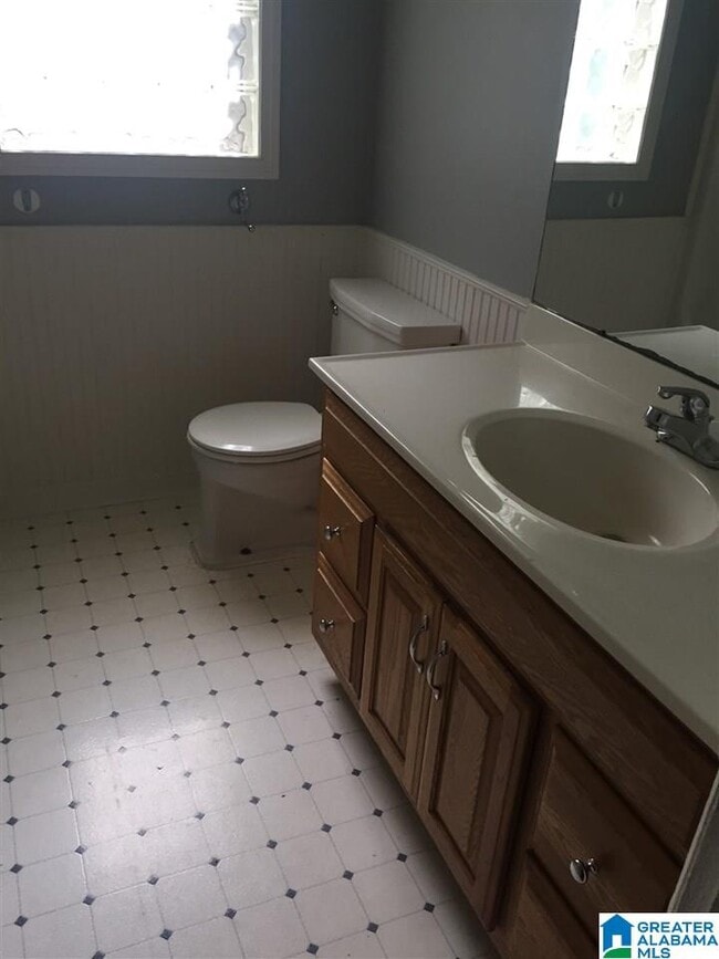 Building Photo - 2710 12th Ave E