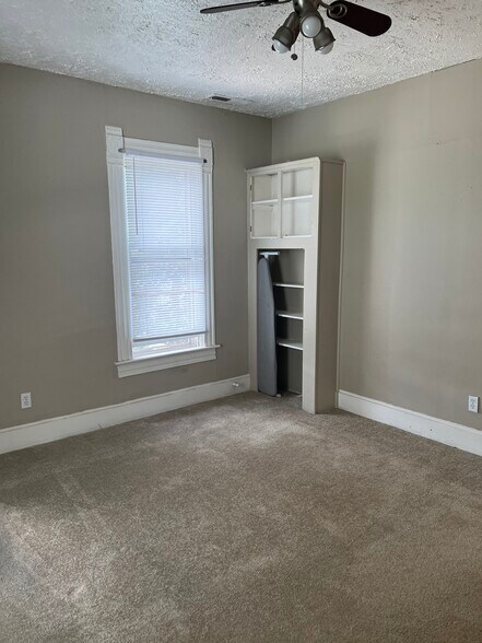 Building Photo - 315 E St Vrain St