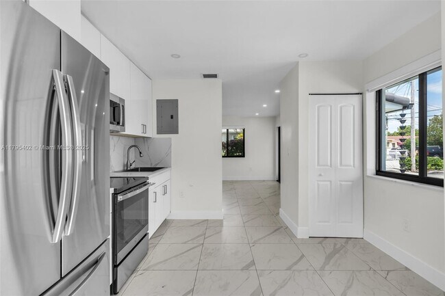 Building Photo - 3064 SW 16th Ter