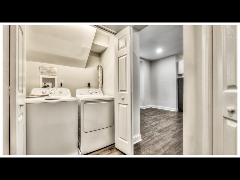 Building Photo - 2220 Lyndhurst Ave