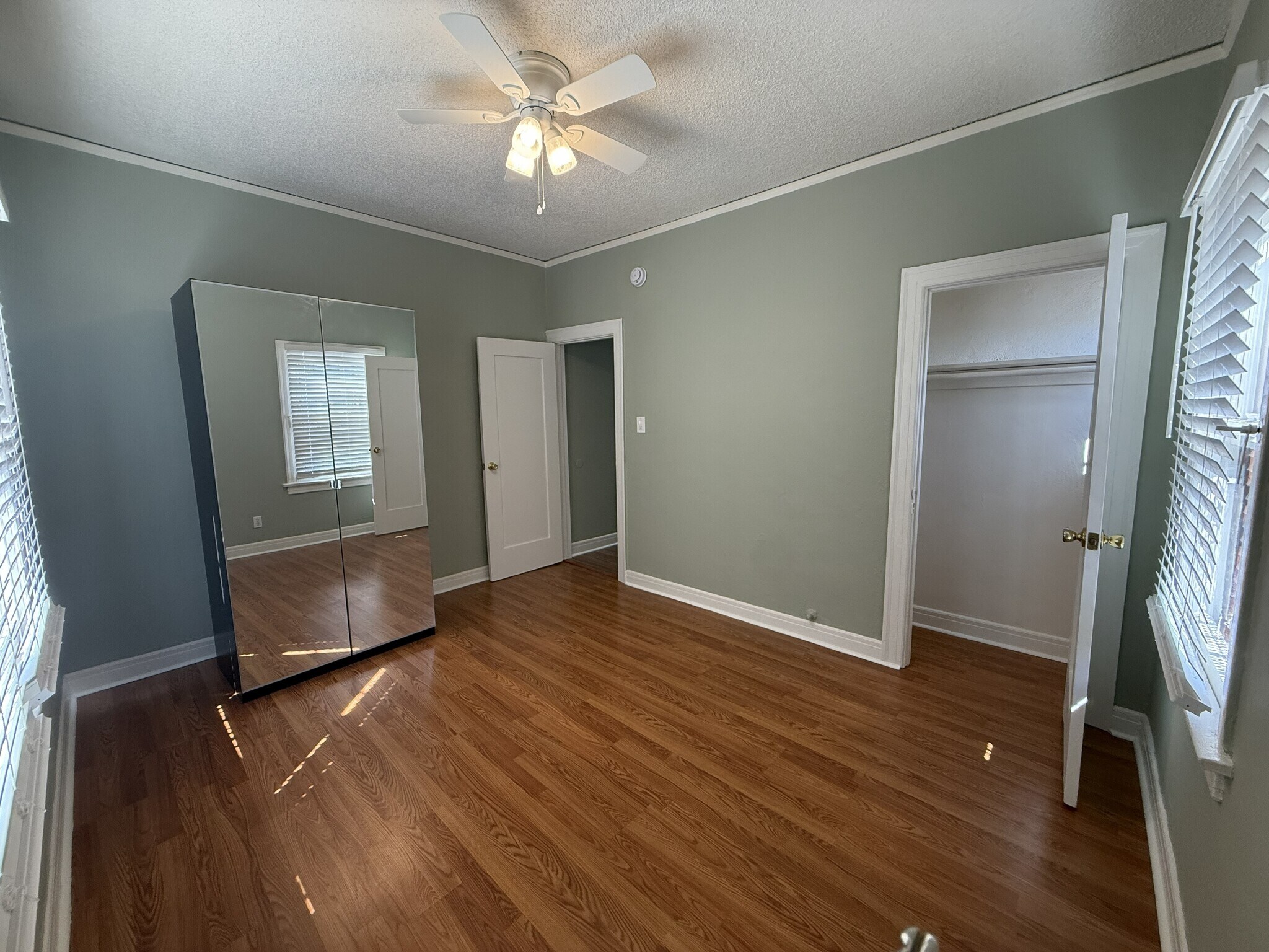 Building Photo - 2949 Raymond Ave