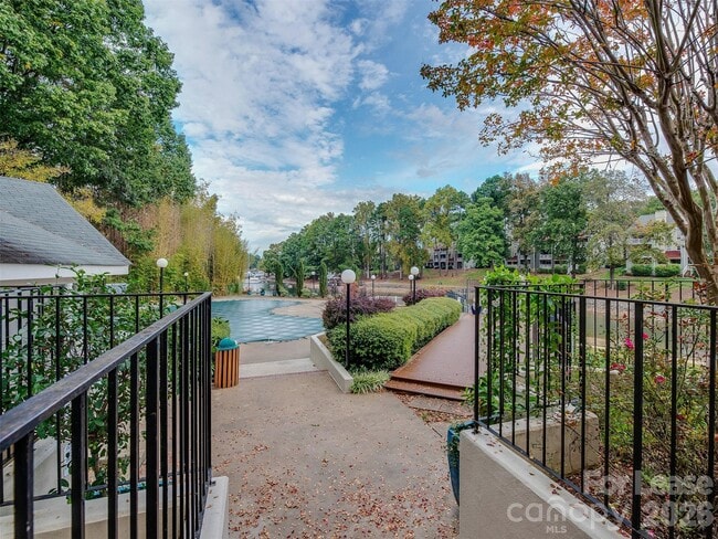 Building Photo - 19827 Henderson Rd