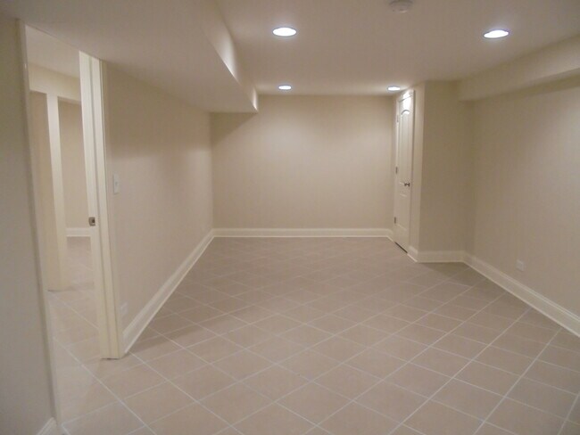 Building Photo - 1534 St Andrews Cir