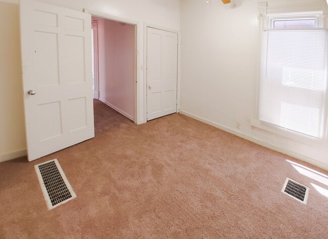 Building Photo - COMPLETELY UPDATED!! 2 bed/1 bath Close to Wexner Medical Center!