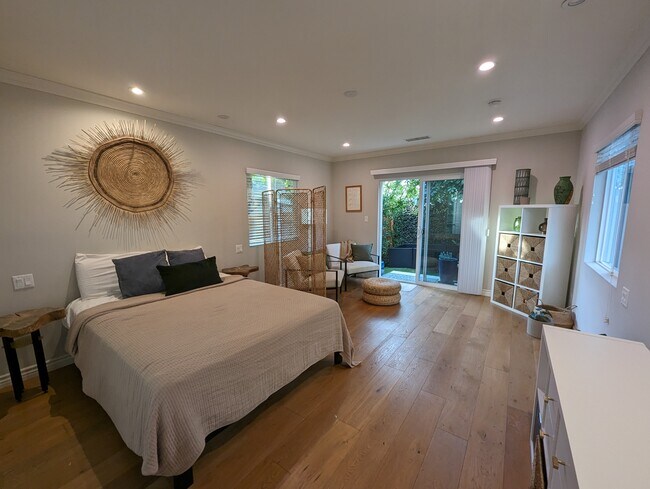 Building Photo - 2571 S Bundy Dr