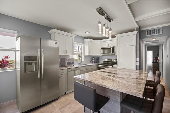 Building Photo - 352 Saxony Trail