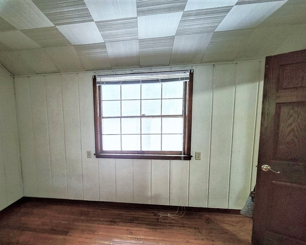 Building Photo - 823 Elm St
