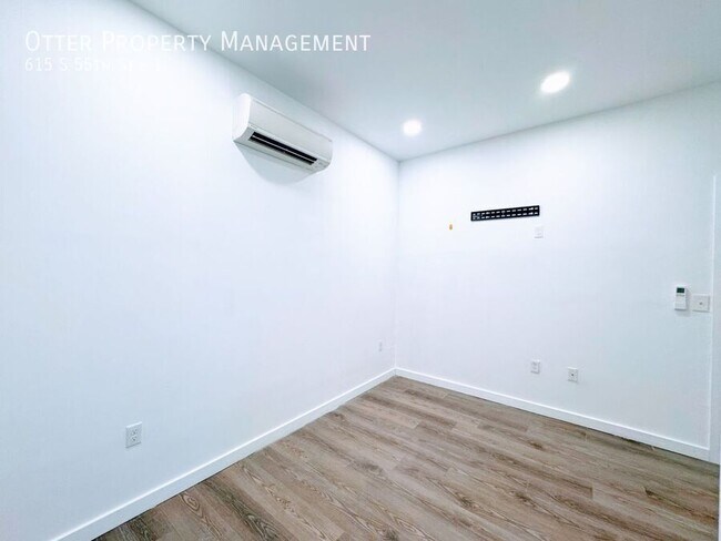 Building Photo - 615 S 55th St