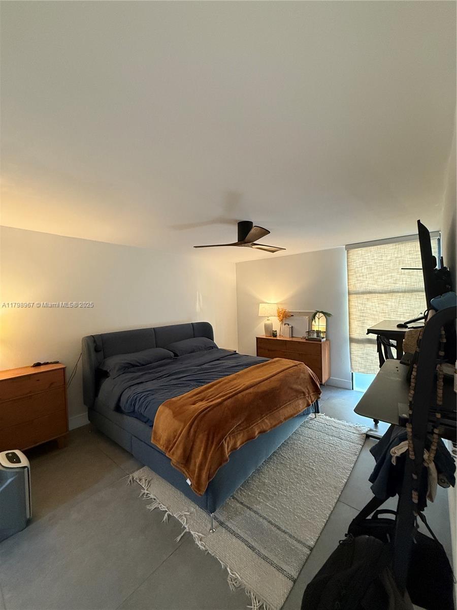 Building Photo - 3625 N Country Club Dr