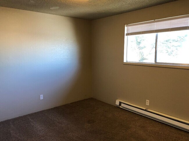 Building Photo - 244 W Clark St