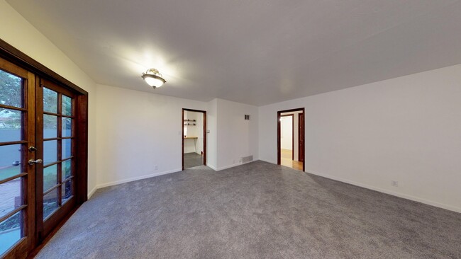 Building Photo - 3 Bedroom Home on Coroner Lot, Near Corona...