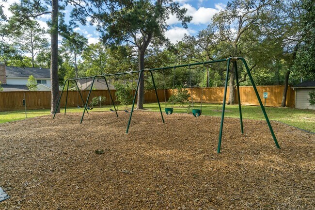 Building Photo - 726 Thistlewood Dr