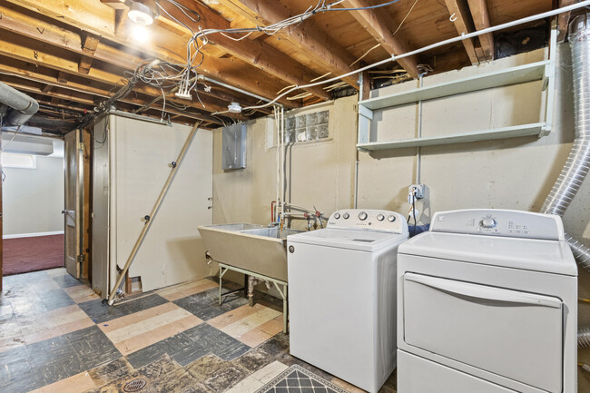Building Photo - 32119 Glen Ave
