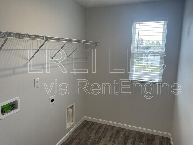 Building Photo - 9211 Tamarack Grove Ln