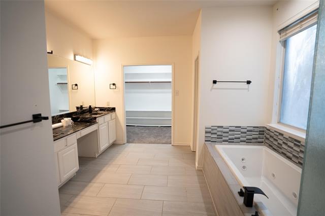 Building Photo - 1517 Dimmit Dr