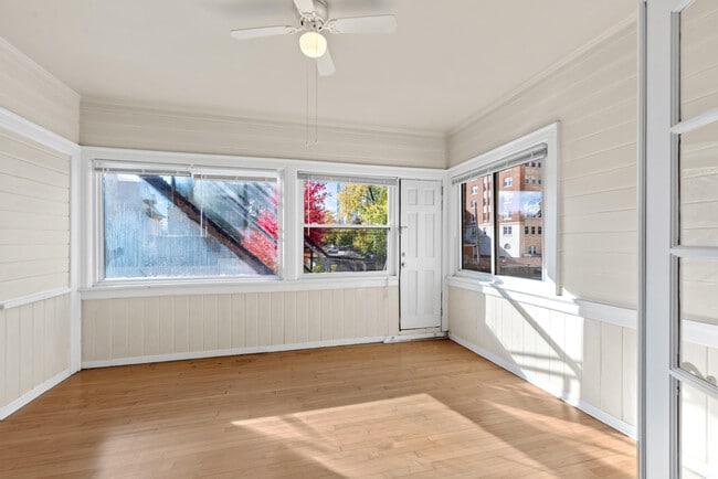 Building Photo - 1115 E Knapp St