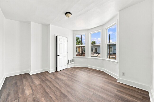 Building Photo - 5506 Linmore Ave