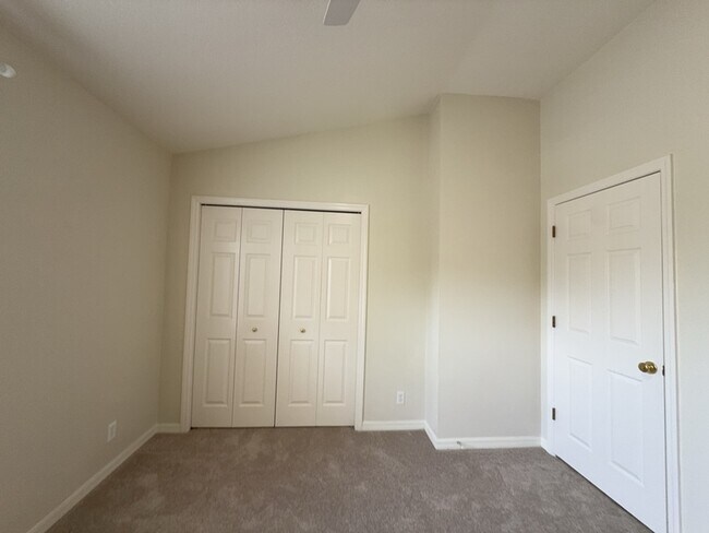 Building Photo - 9818 Fan Palm Way