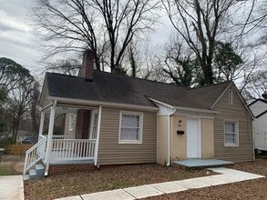 Building Photo - Charming Two Bedroom Home in Enderly Park!
