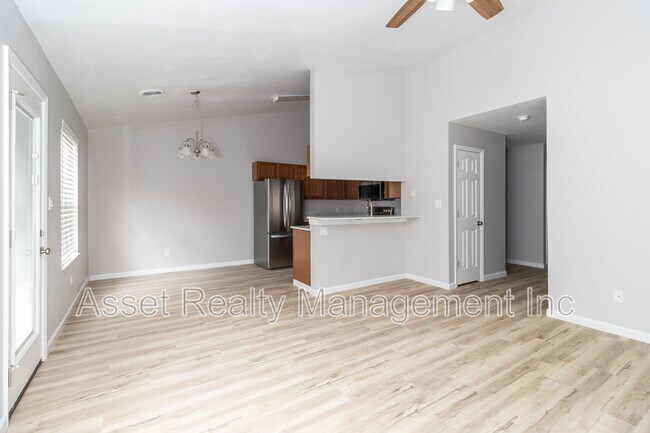 Building Photo - 10432 Fantasy Way